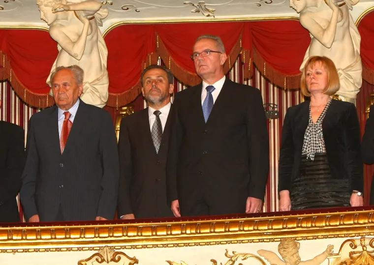 Josip Manolić na svečanosti povodom pristupanja Hrvatske u NATO. Održana je u Hrvatskom narodnom kazalištu 7. travnja 2009. godine. Svečanosti je nazočio cijeli državni vrh i drugi uglednici iz javnog i političkog života.