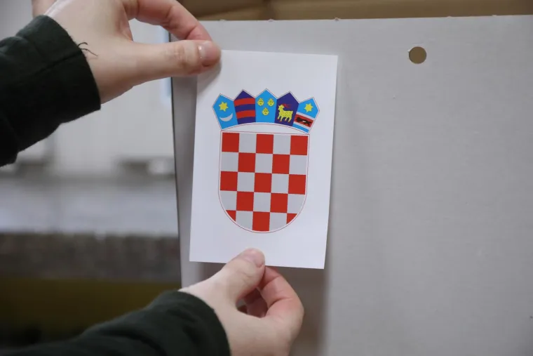 Građani izlaze na birali&scaron;ta diljem Hrvatske. Poranili i političari