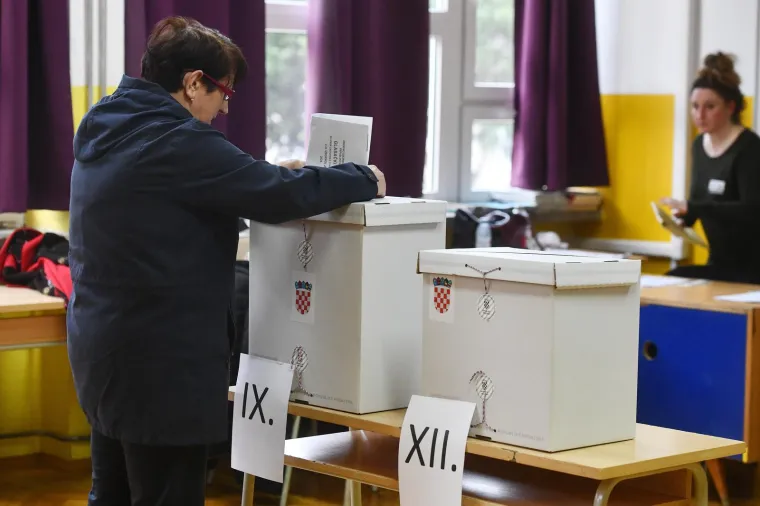 Građani izlaze na birali&scaron;ta diljem Hrvatske. Poranili i političari