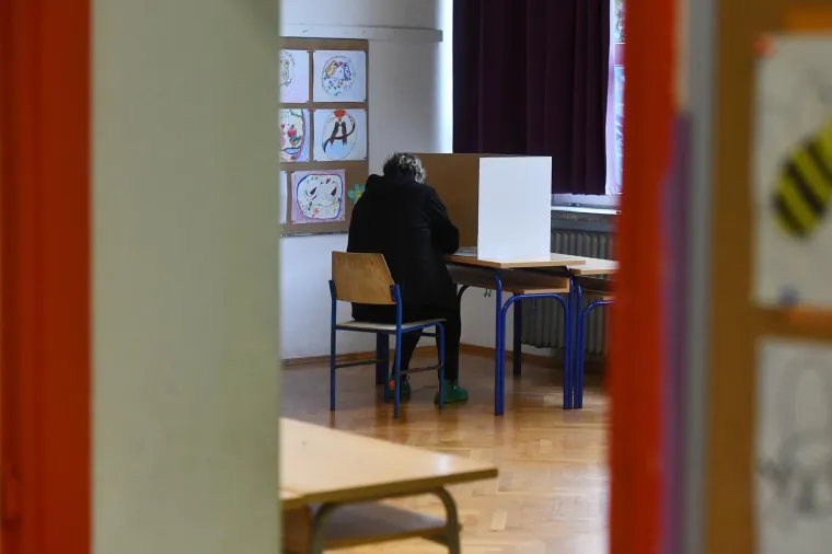 Građani izlaze na birali&scaron;ta diljem Hrvatske. Poranili i političari