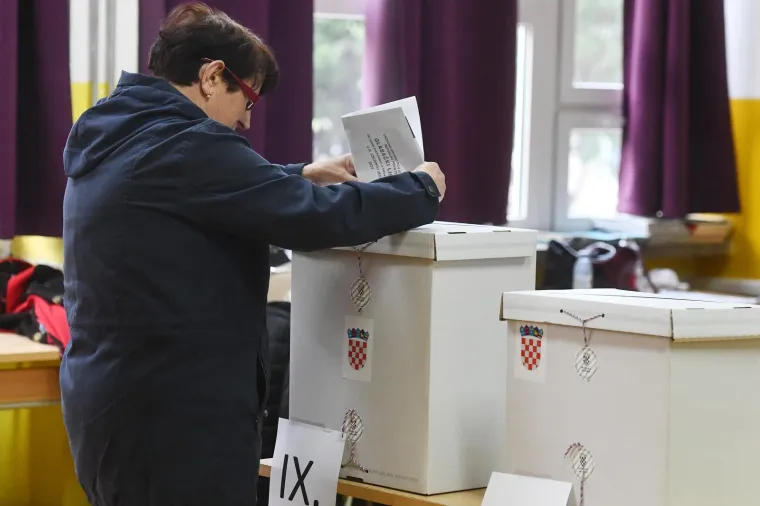 Građani izlaze na birali&scaron;ta diljem Hrvatske. Poranili i političari