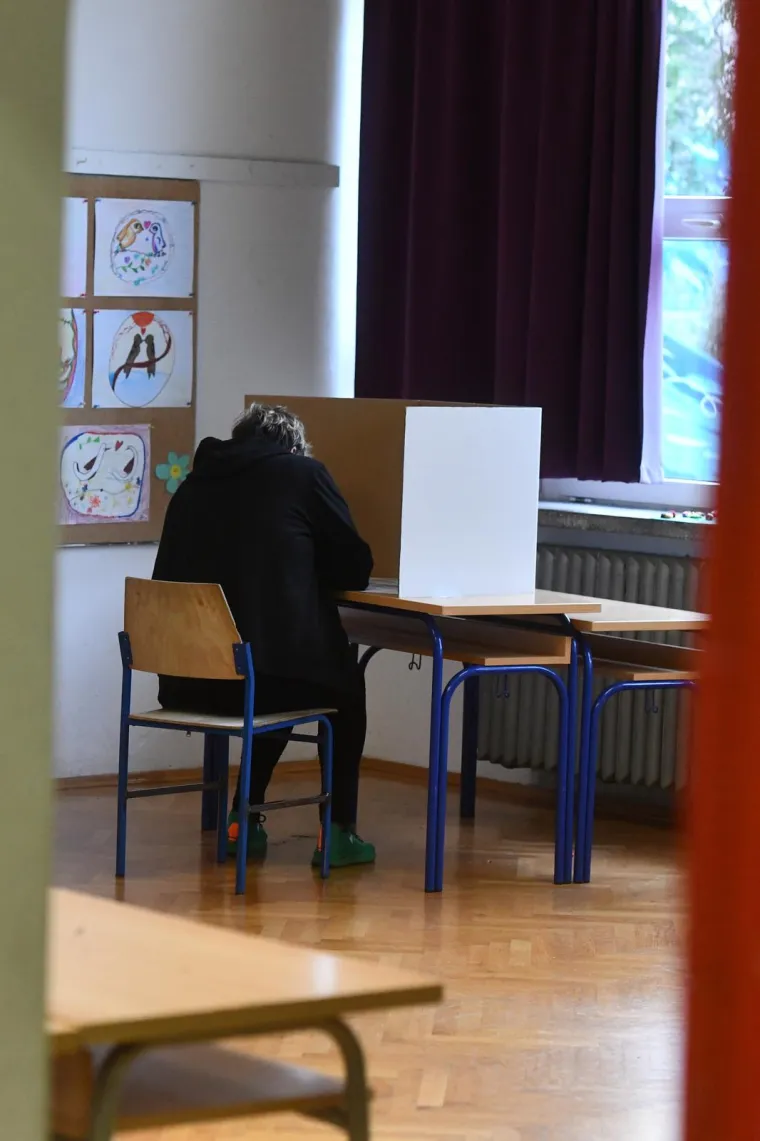 Građani izlaze na birali&scaron;ta diljem Hrvatske. Poranili i političari