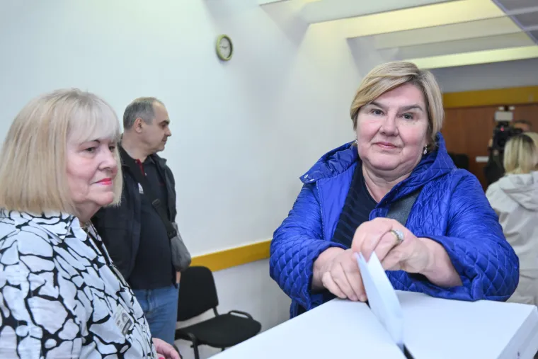 Građani izlaze na birali&scaron;ta diljem Hrvatske. Poranili i političari