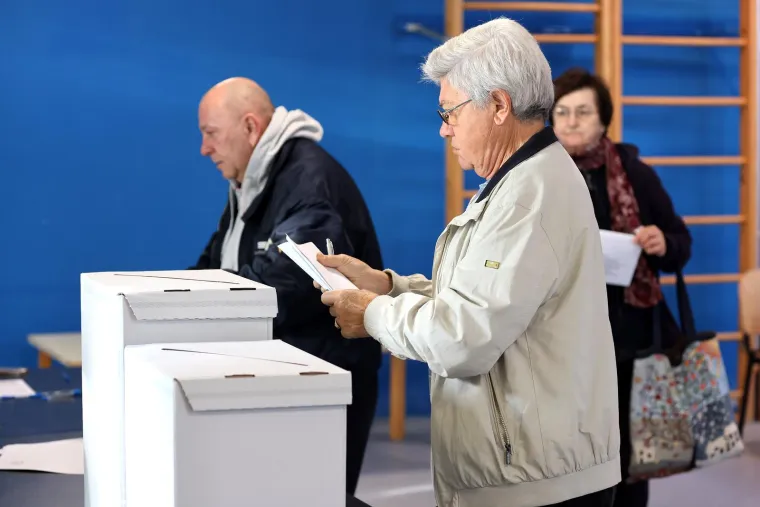 Građani izlaze na birali&scaron;ta diljem Hrvatske. Poranili i političari