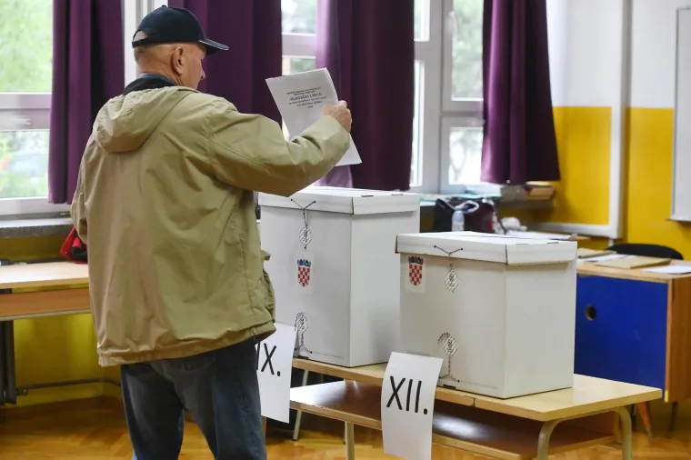 Građani izlaze na birali&scaron;ta diljem Hrvatske. Poranili i političari