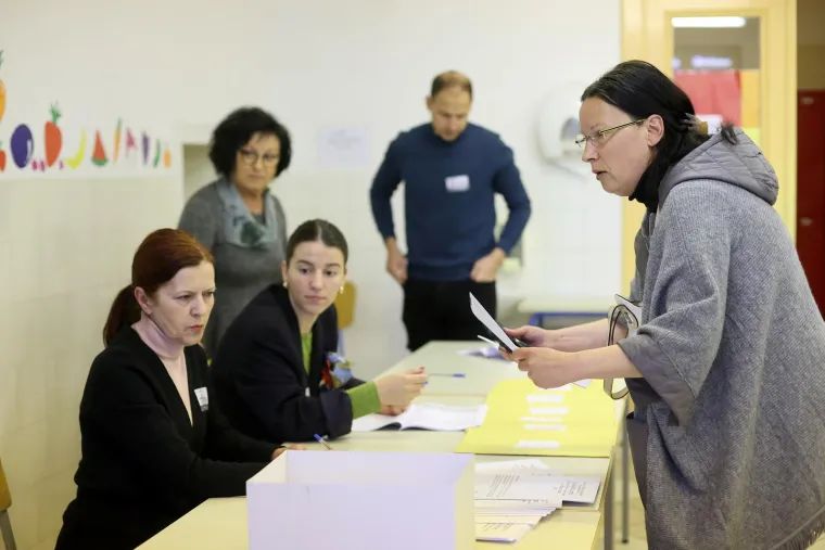 Građani izlaze na birali&scaron;ta diljem Hrvatske. Poranili i političari