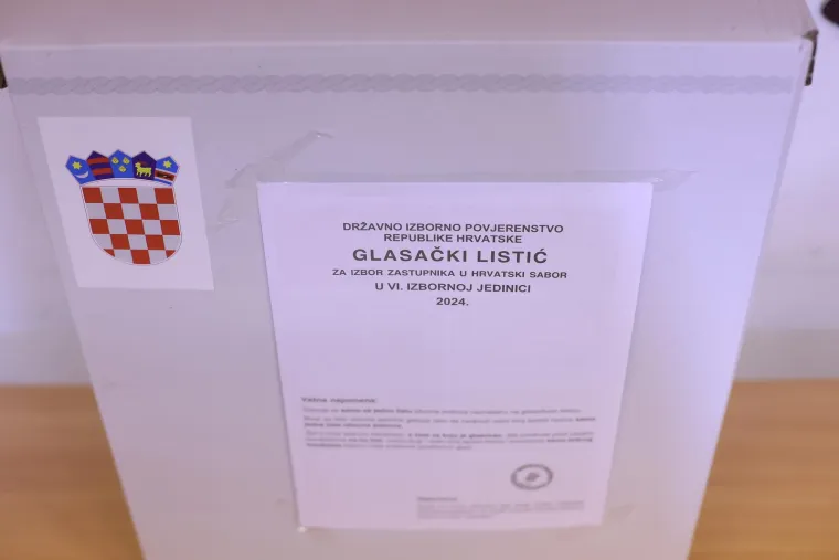 Građani izlaze na birali&scaron;ta diljem Hrvatske. Poranili i političari