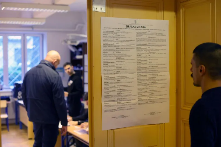 Građani izlaze na birali&scaron;ta diljem Hrvatske. Poranili i političari