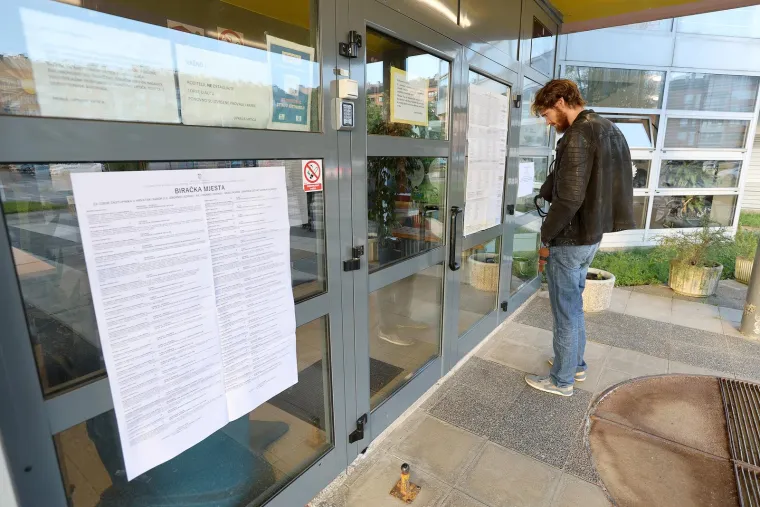 Građani izlaze na birali&scaron;ta diljem Hrvatske. Poranili i političari