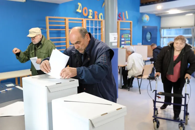 Građani izlaze na birali&scaron;ta diljem Hrvatske. Poranili i političari