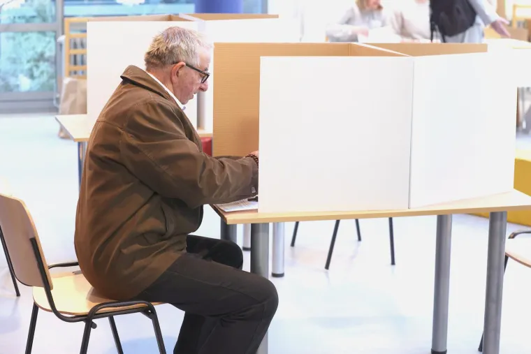Građani izlaze na birali&scaron;ta diljem Hrvatske. Poranili i političari