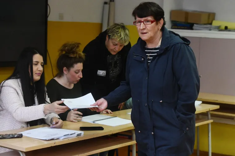 Građani izlaze na birali&scaron;ta diljem Hrvatske. Poranili i političari