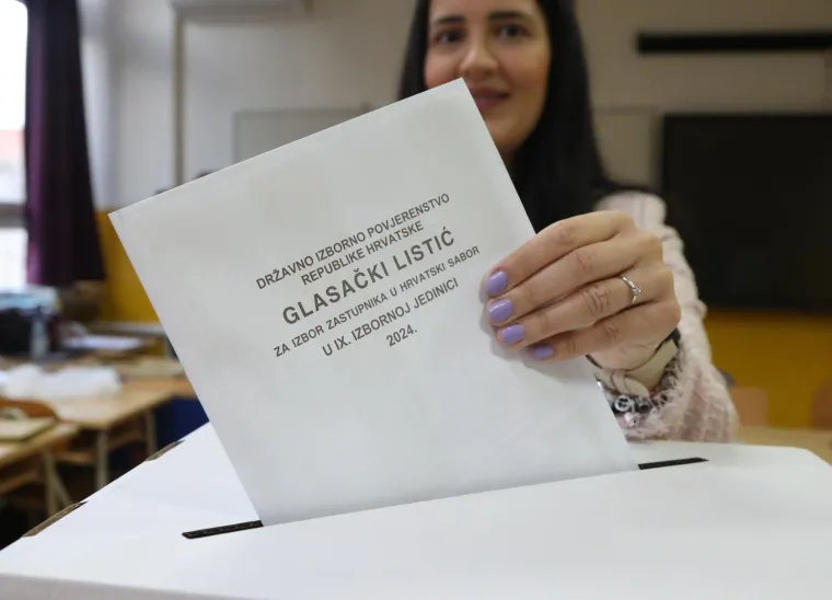Građani izlaze na birali&scaron;ta diljem Hrvatske. Poranili i političari