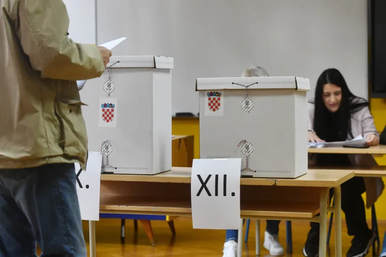Građani izlaze na birali&scaron;ta diljem Hrvatske. Poranili i političari
