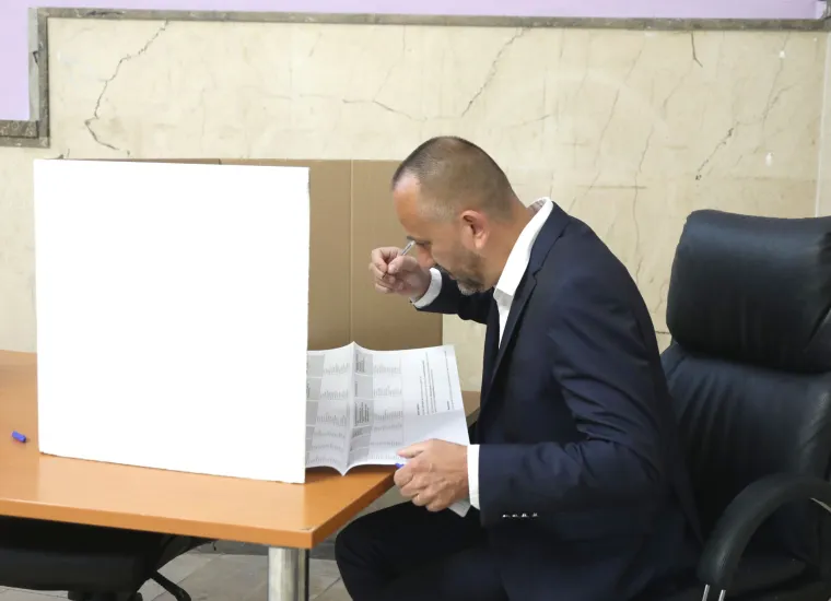 Građani izlaze na birali&scaron;ta diljem Hrvatske. Poranili i političari