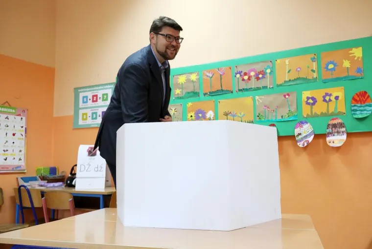 Građani izlaze na birali&scaron;ta diljem Hrvatske. Poranili i političari