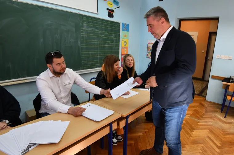 Građani izlaze na birali&scaron;ta diljem Hrvatske. Poranili i političari
