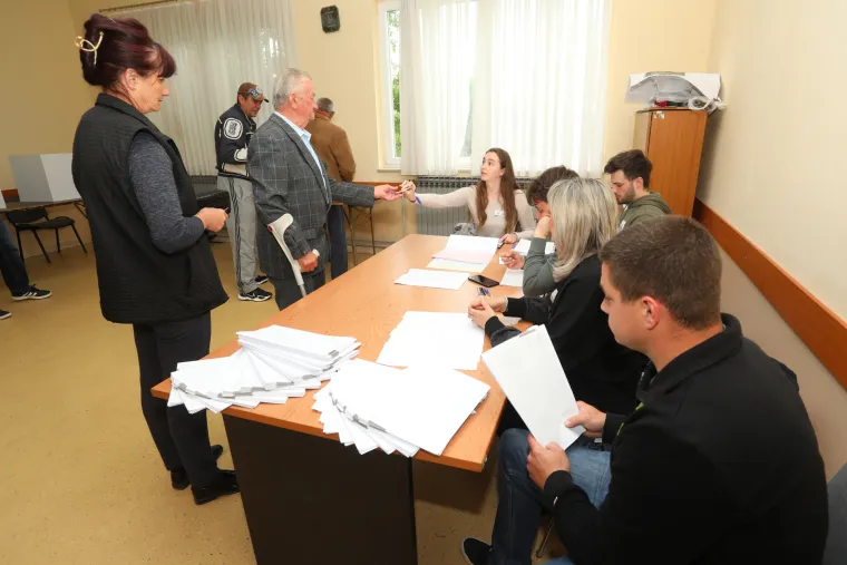 Građani izlaze na birali&scaron;ta diljem Hrvatske. Poranili i političari