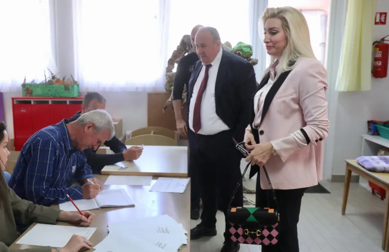 Građani izlaze na birali&scaron;ta diljem Hrvatske. Poranili i političari