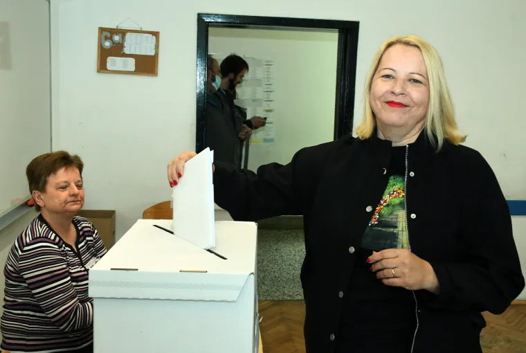 Građani izlaze na birali&scaron;ta diljem Hrvatske. Poranili i političari