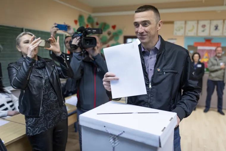 Građani izlaze na birali&scaron;ta diljem Hrvatske. Poranili i političari