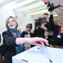 Sandra je na parlamentarnim izborima glasala u ležernom izdanju, a fotografi su se okupili oko nje.