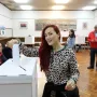 Riječka pjevačica i bivša članice grupe E.N.I. Nikolina Tomljanović, glasala je na biračkom mjestu u Mjesnom odboru Pećine.