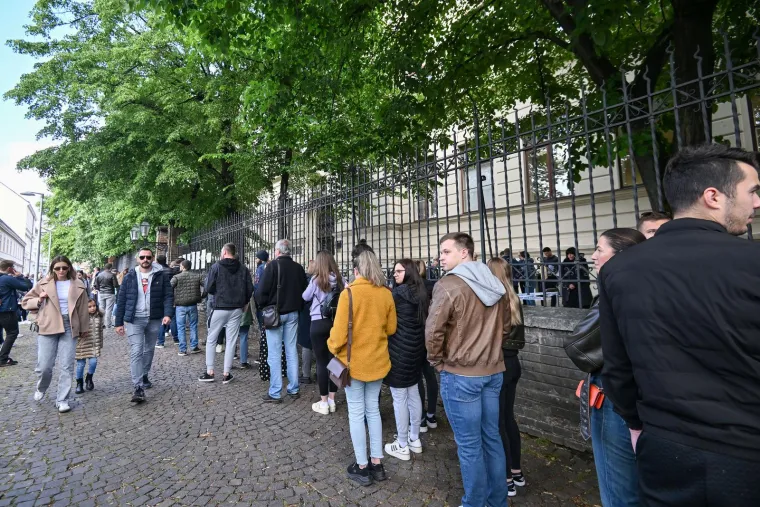 Golema gužva na birali&scaron;tu u Var&scaron;avskoj ulici u Zagrebu