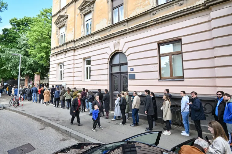 Golema gužva na birali&scaron;tu u Var&scaron;avskoj ulici u Zagrebu