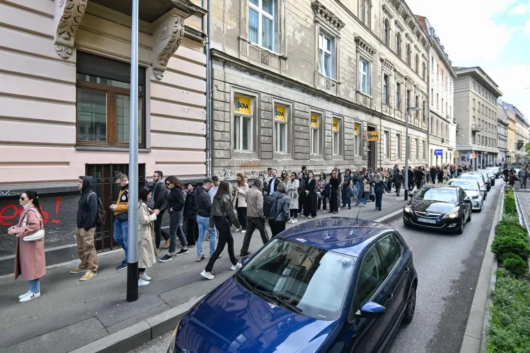 Golema gužva na birali&scaron;tu u Var&scaron;avskoj ulici u Zagrebu