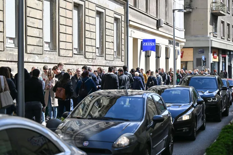 Golema gužva na birali&scaron;tu u Var&scaron;avskoj ulici u Zagrebu