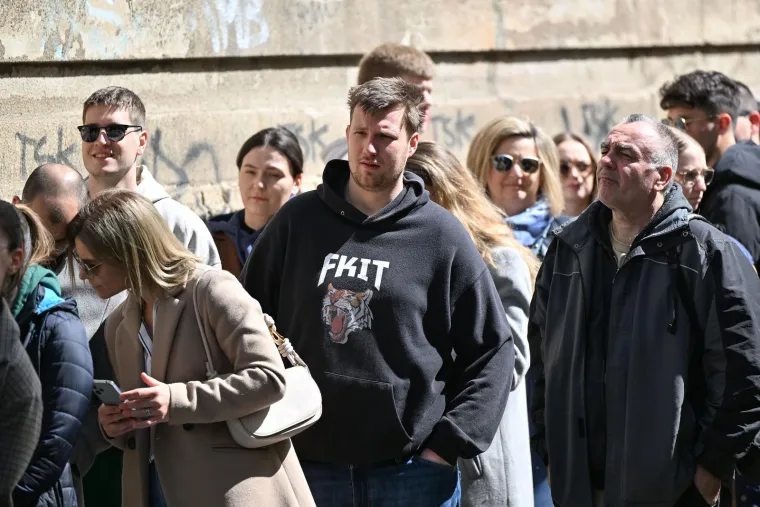 Golema gužva na birali&scaron;tu u Var&scaron;avskoj ulici u Zagrebu