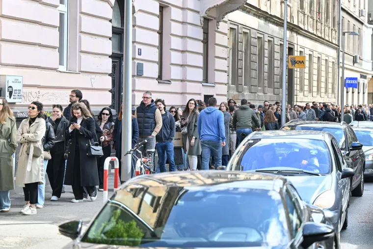 Golema gužva na birali&scaron;tu u Var&scaron;avskoj ulici u Zagrebu