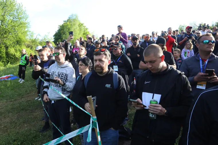 'Luda' atmosfera na reliju u Lijepoj Našoj: Utrka se gledala i s balkona nedovršene kuće