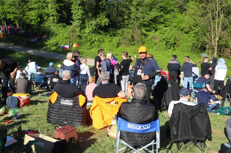 'Luda' atmosfera na reliju u Lijepoj Našoj: Utrka se gledala i s balkona nedovršene kuće