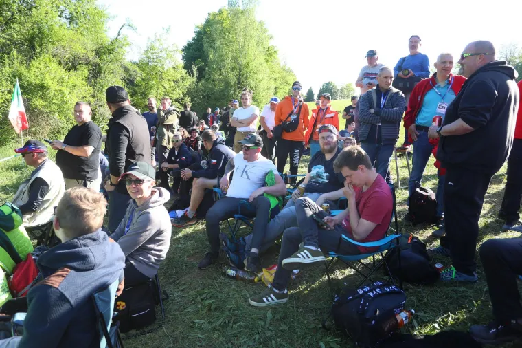 'Luda' atmosfera na reliju u Lijepoj Našoj: Utrka se gledala i s balkona nedovršene kuće