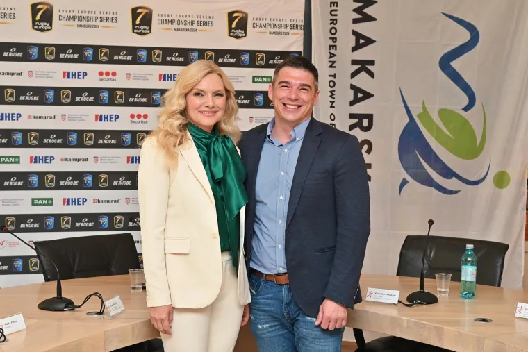 Neko vrijeme je nitko nije htio zaposliti, svaka veza joj je završila burno, a Kanadu već neko vrijeme ni ne spominje