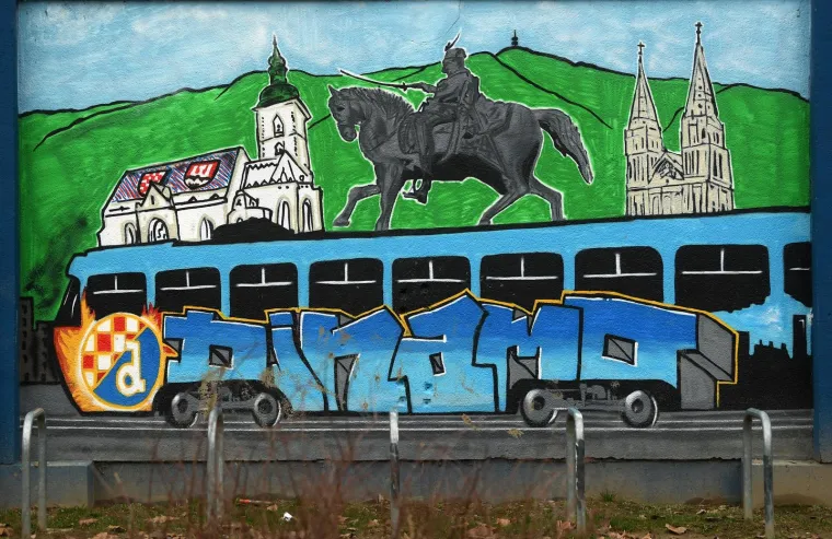 Grafit posvećen Dinamu na osnovnoj školi Savski gaj