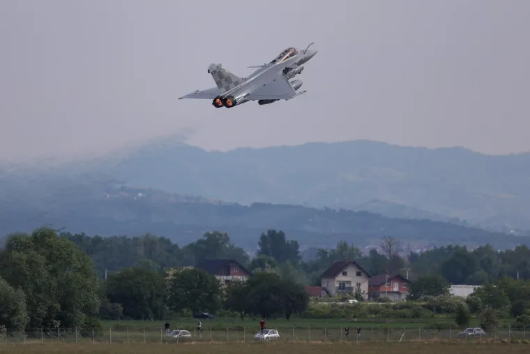 Zaboravite na Toma Cruisea! Hrvatski piloti priredili pravi Top Gun iznad Hrvatske