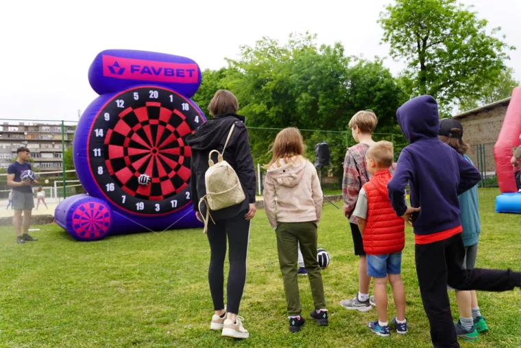 Sportsko &ndash; obiteljskim druženjem za praznik rada Crvena Kalina i Favbet Fundation razveselili brojne Ukrajince