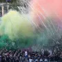 Armada je već u prvoj minuti prekinula dvoboj bacanjem traka i konfeta u teren