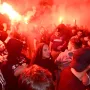 Dinamovci u povratku stali na benzinskoj pa uz baklje dočekani na Maksimiru
