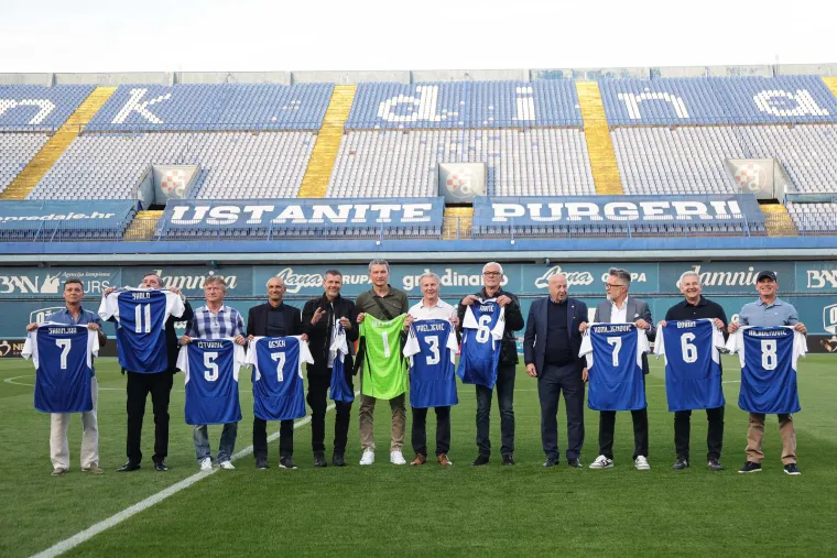 Scene s Maksimira golicaju ma&scaron;tu navijača Dinama: Boban uoči utakmice pozirao s dresom Plavih