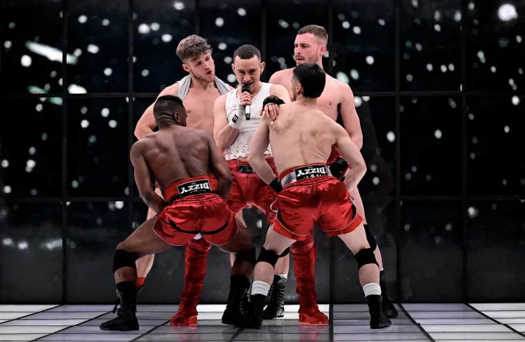 Olly Alexander - "Dizzy"