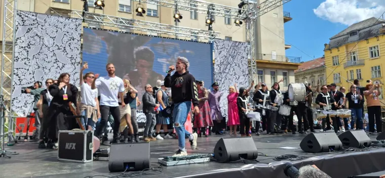 Trg bana Jelačića odzvanjao u ritmu Rim Tim Tagi Dim-a! Baby Lasagna nastupio na dočeku