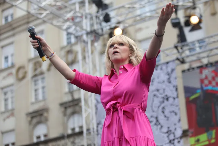 Trg bana Jelačića odzvanjao u ritmu Rim Tim Tagi Dim-a! Baby Lasagna nastupio na dočeku