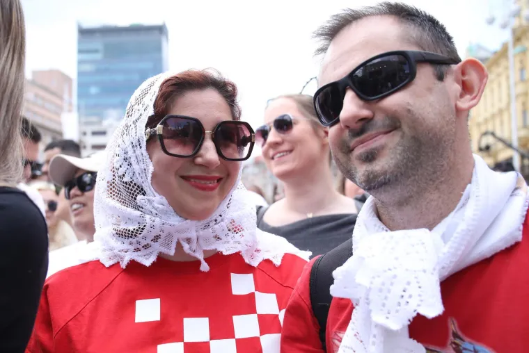 Trg bana Jelačića odzvanjao u ritmu Rim Tim Tagi Dim-a! Baby Lasagna nastupio na dočeku