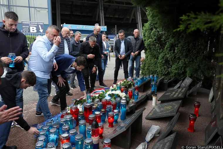 Boysi, navijači i legende kluba položili vijence podno zapadne tribine