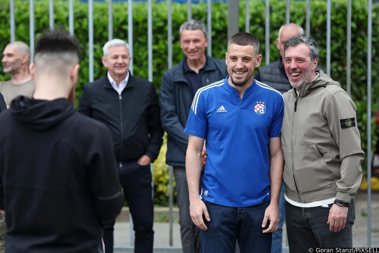 Boysi, navijači i legende kluba položili vijence podno zapadne tribine