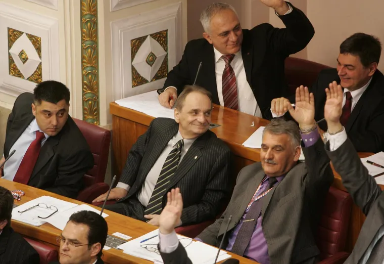 Imamo novi saziv Sabora, prisjetite se tko je žario i palio Markovim trgom dok su Sanader, Kosor i Bebić bili glavni